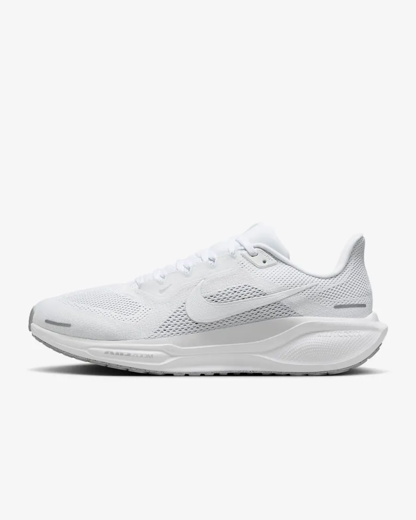 Nike Pegasus 41 i vit och silver, sidovy